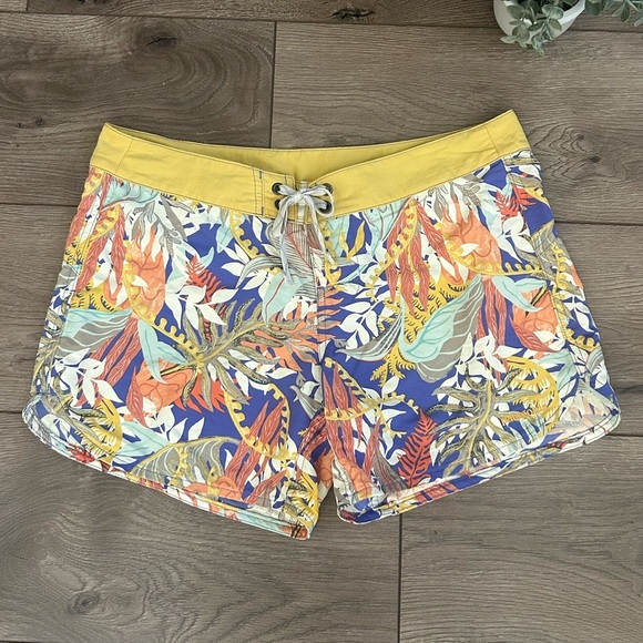 PATAGONIA Women's Wavefarer Short Jurassic Ferns (Violet Blue) Size 6 - Picture 1 of 8